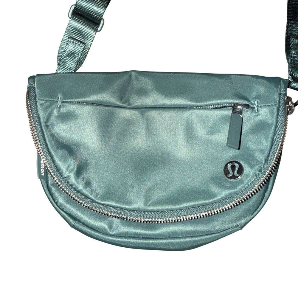 Lululemon All Night Festival Bag Micro‎ 2L Crossbody Purse forest green